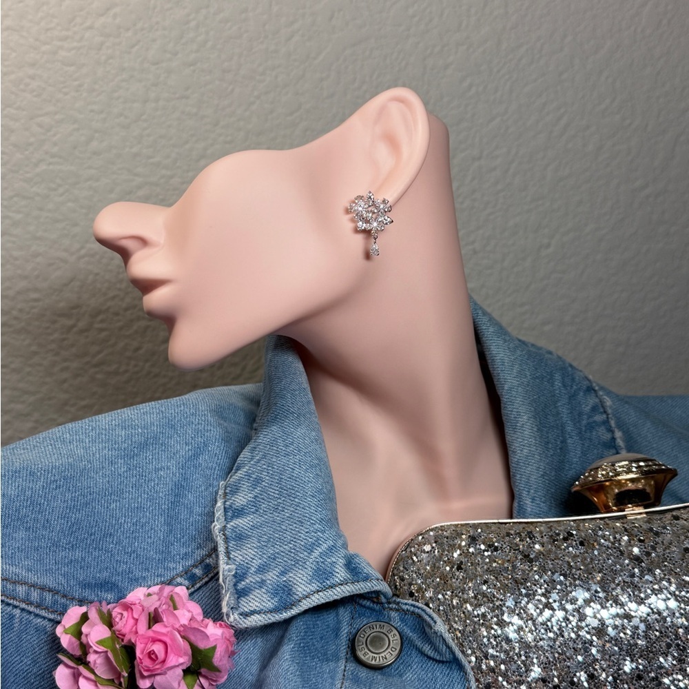 High-Quality Chic Earrings with Cubic Zirconia - Picture 3 of 4